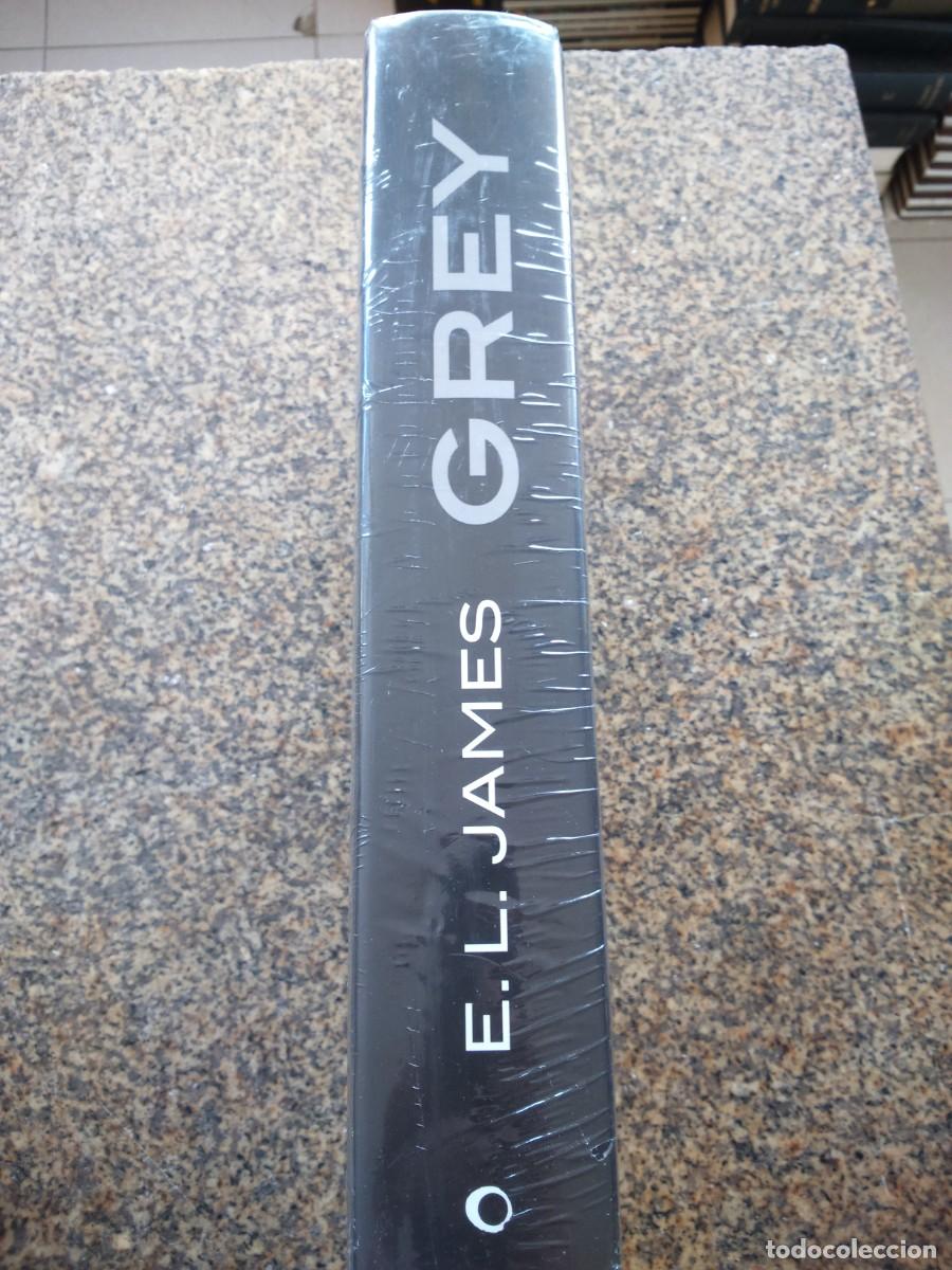 Libros de segunda mano: GREY -- E. L. JAMES -- CIRCULO -- NUEVO -- - Foto 2