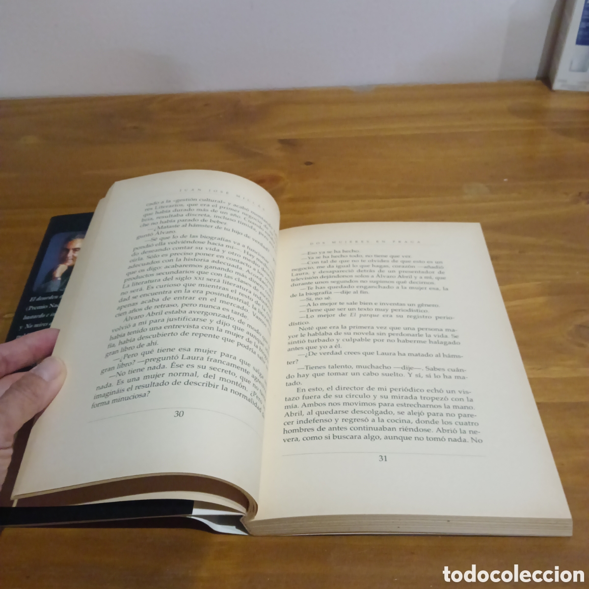 Libros de segunda mano: Dos mujeres en Praga. - Foto 4