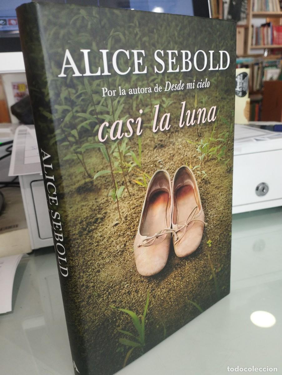 Libros de segunda mano: Alice Sebold. Casi la luna - Foto 1