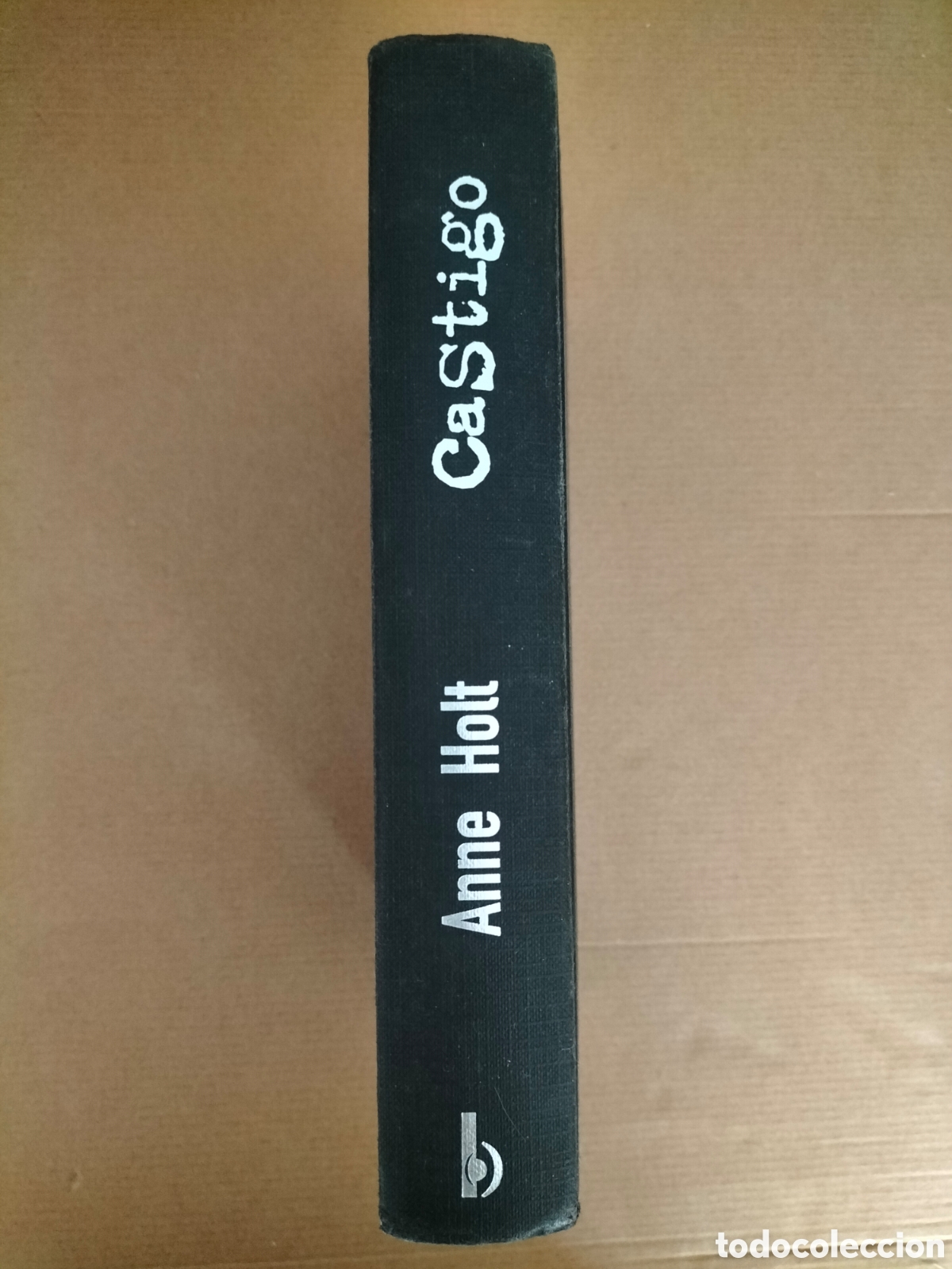 Libros de segunda mano: Castigo. Anne Holt. Ediciones B, 2005. Libro - Foto 2