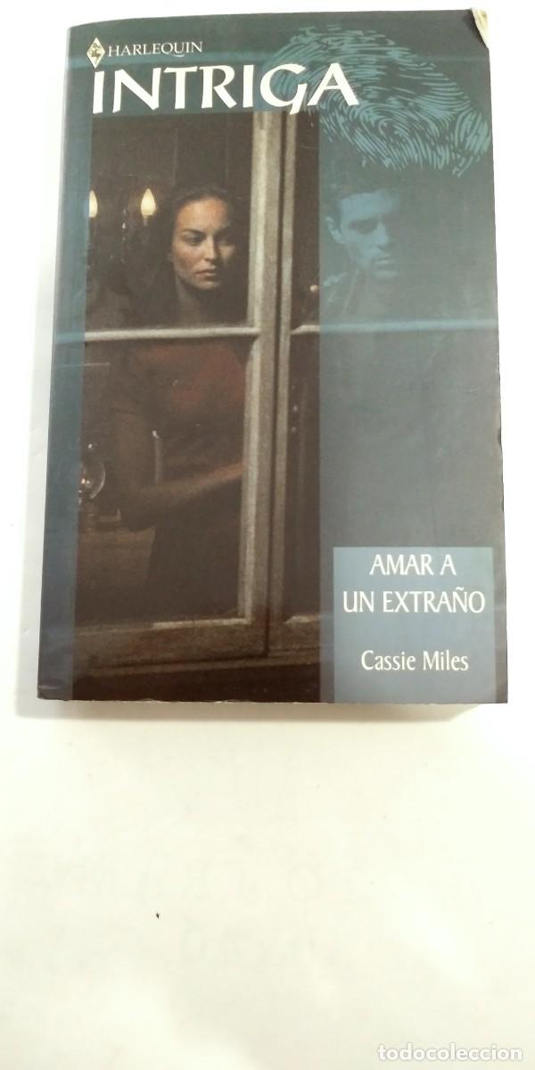 Libros de segunda mano: Amar a un extra&ntilde;o Cassie Miles - Foto 1
