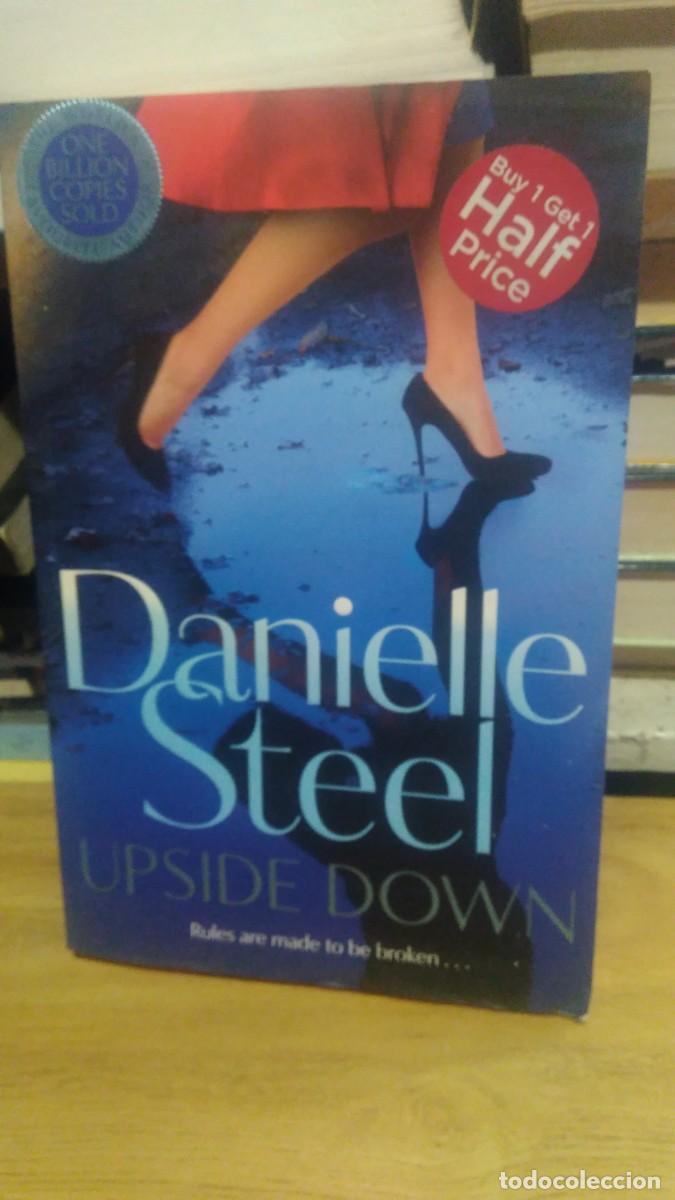 Libros de segunda mano: Upside down -Danielle Steel. Macmillan - Foto 1