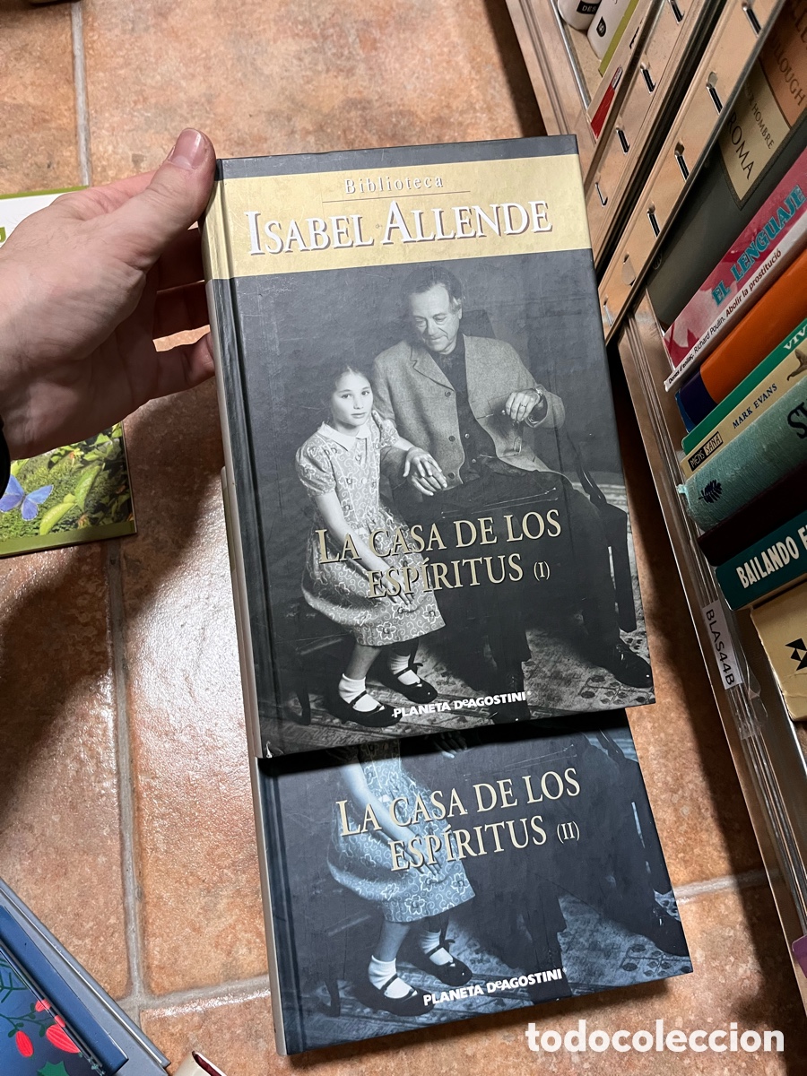 Libros de segunda mano: Blas44B la casa de los esp&iacute;ritus (dos tomos) Isabel Allende