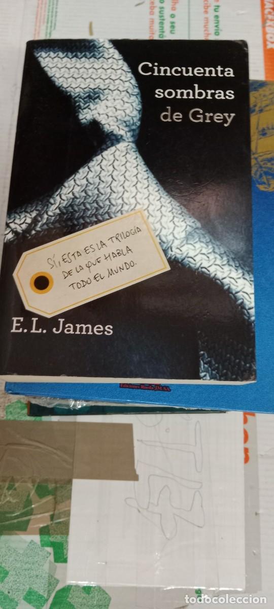 Libros de segunda mano: E-SAN LIBRO CINCUENTA SOMBRAS DE GREY E. L. JAMES - Foto 1