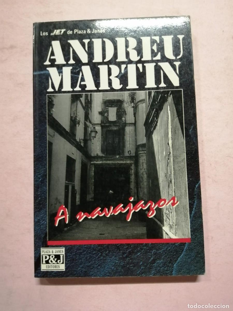 Libros de segunda mano: A NAVAJAZOS (ANDREU MARTIN) - Foto 1
