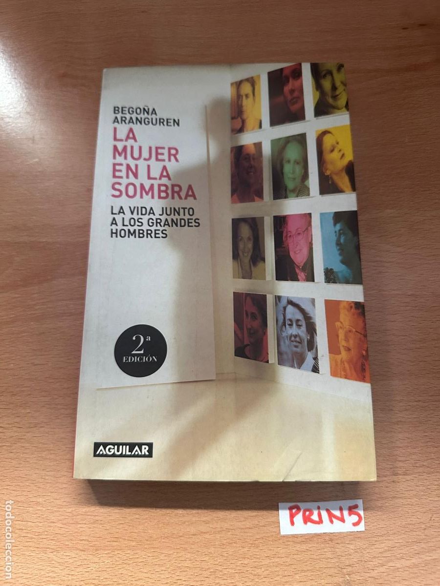 Libros de segunda mano: Libro: la mujer en la sombra - Foto 1