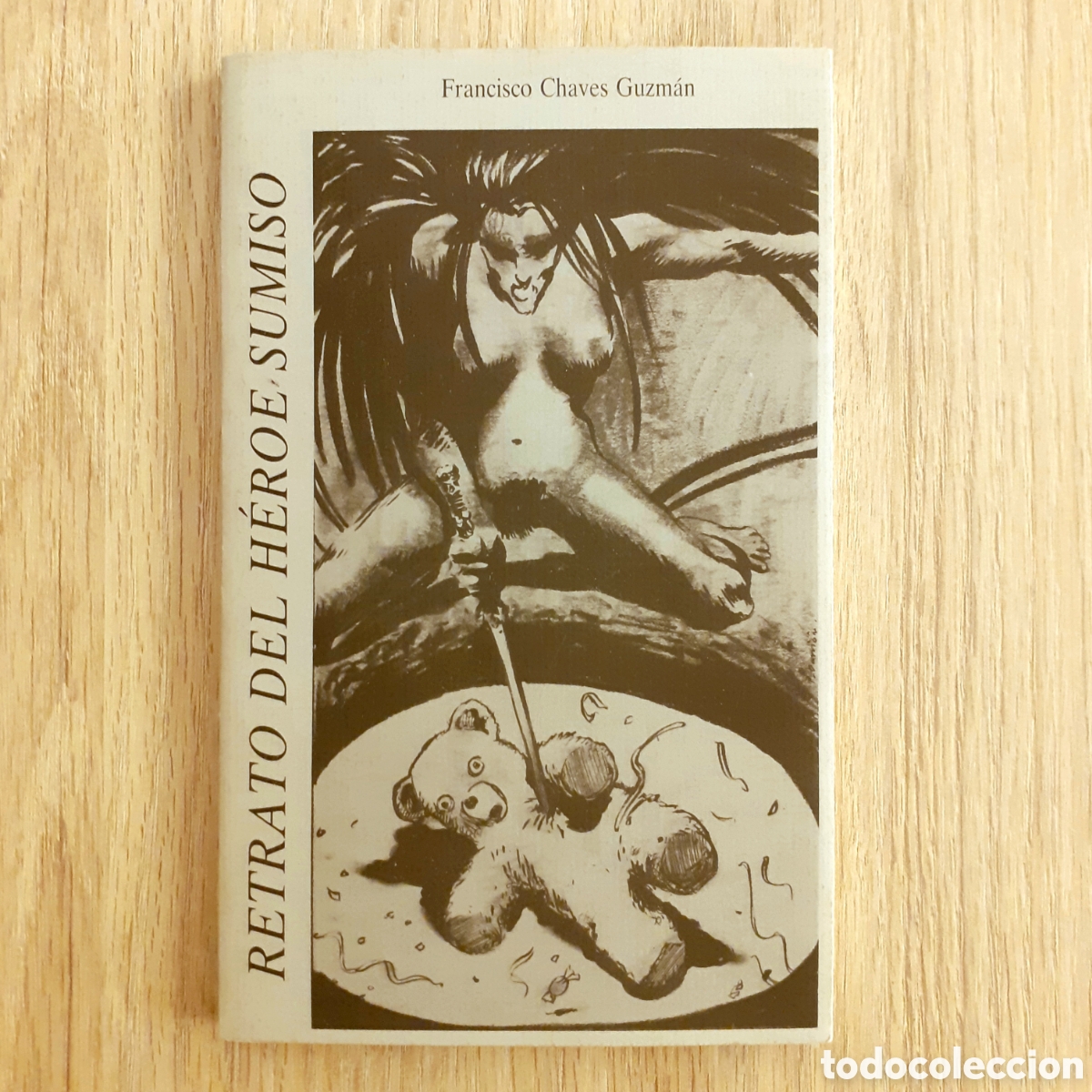 Libros de segunda mano: Libro Retrato del h&eacute;roe sumiso - Foto 1