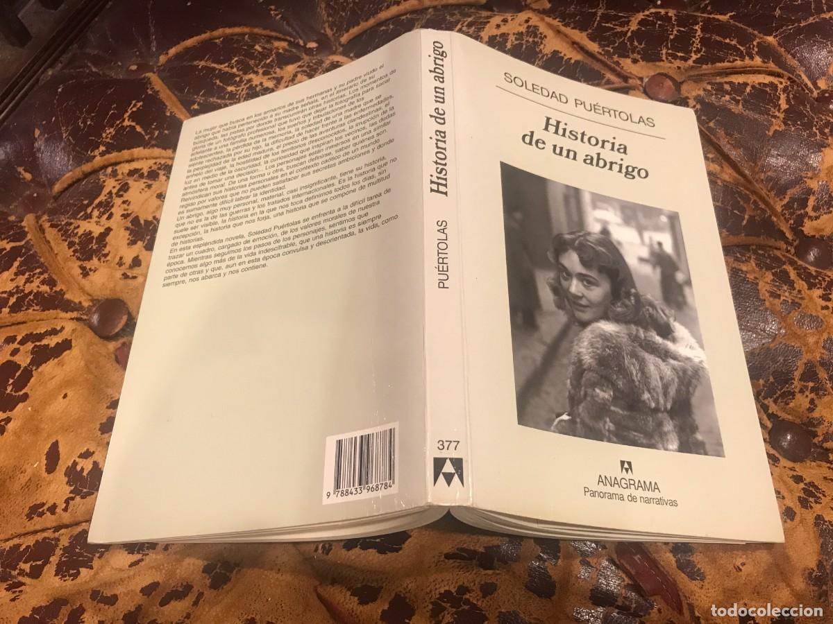 Libros de segunda mano: SOLEDAD PU&Eacute;RTOLAS. HISTORIA DE UN ABRIGO. 2005 - Foto 1