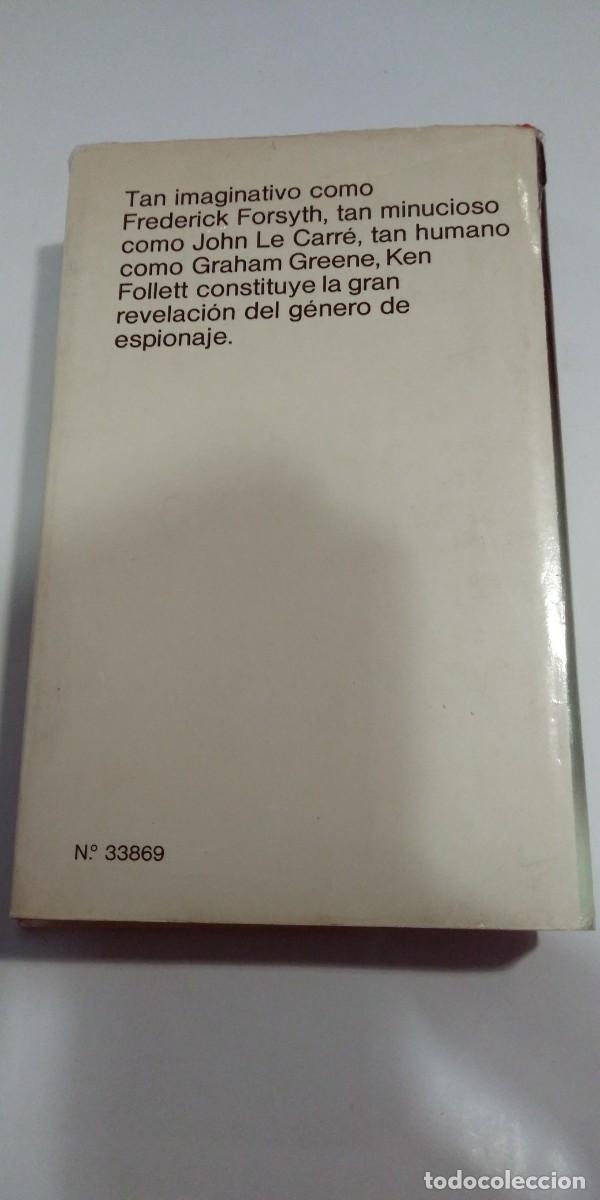 Libros de segunda mano: La isla de las tormentas Ken Follett - Foto 2