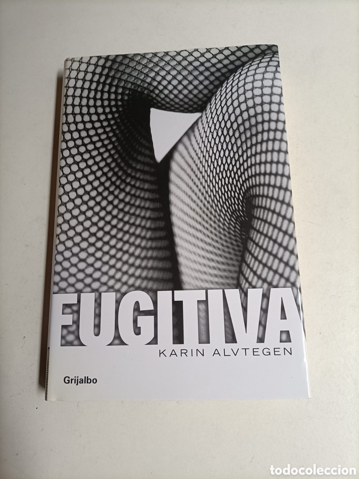 Libros de segunda mano: Fugitiva. Karin Alvtegen - Foto 2