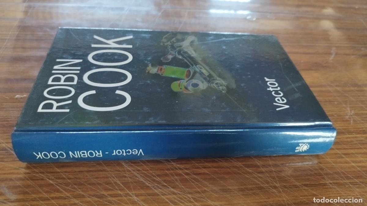 Libros de segunda mano: VECTOR / ROBIN COOK / EVA 143 / - Foto 1