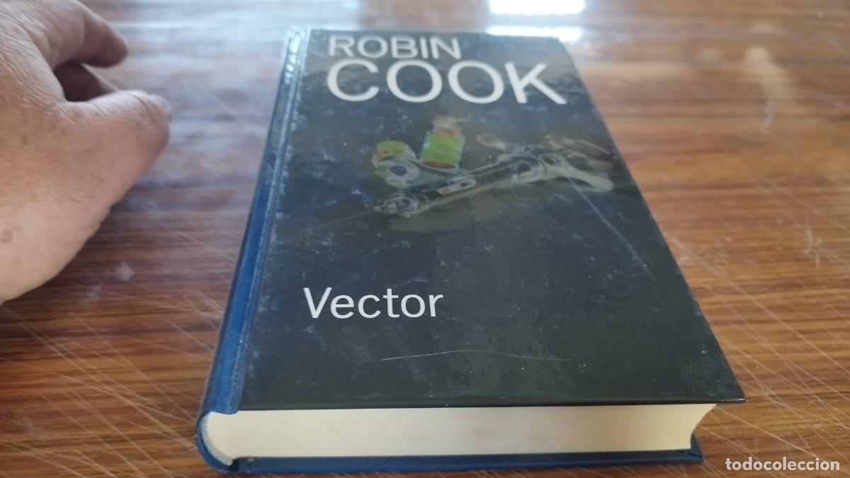 Libros de segunda mano: VECTOR / ROBIN COOK / EVA 143 / - Foto 2