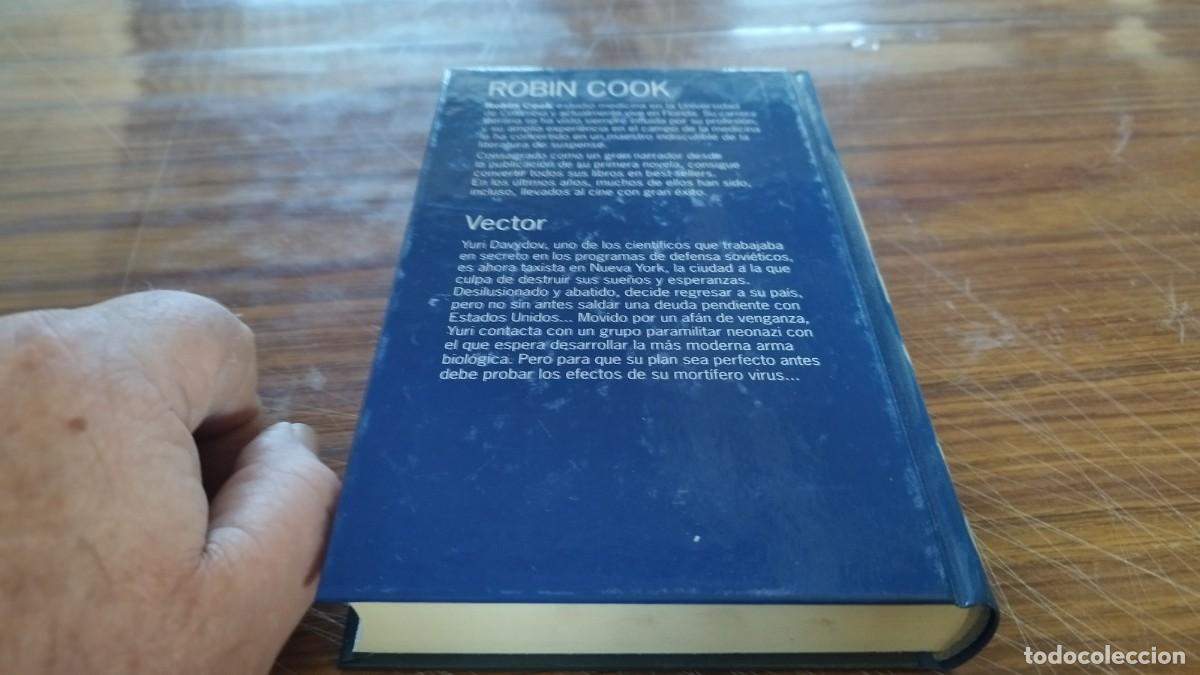 Libros de segunda mano: VECTOR / ROBIN COOK / EVA 143 / - Foto 3