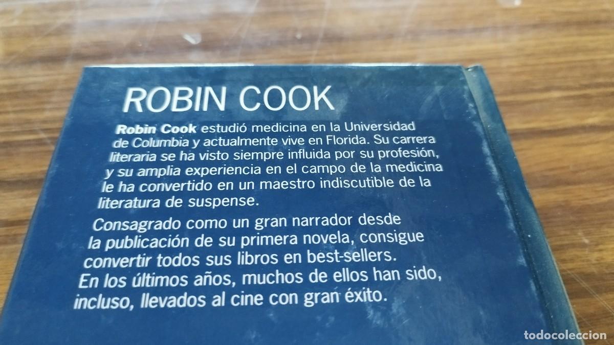 Libros de segunda mano: VECTOR / ROBIN COOK / EVA 143 / - Foto 4