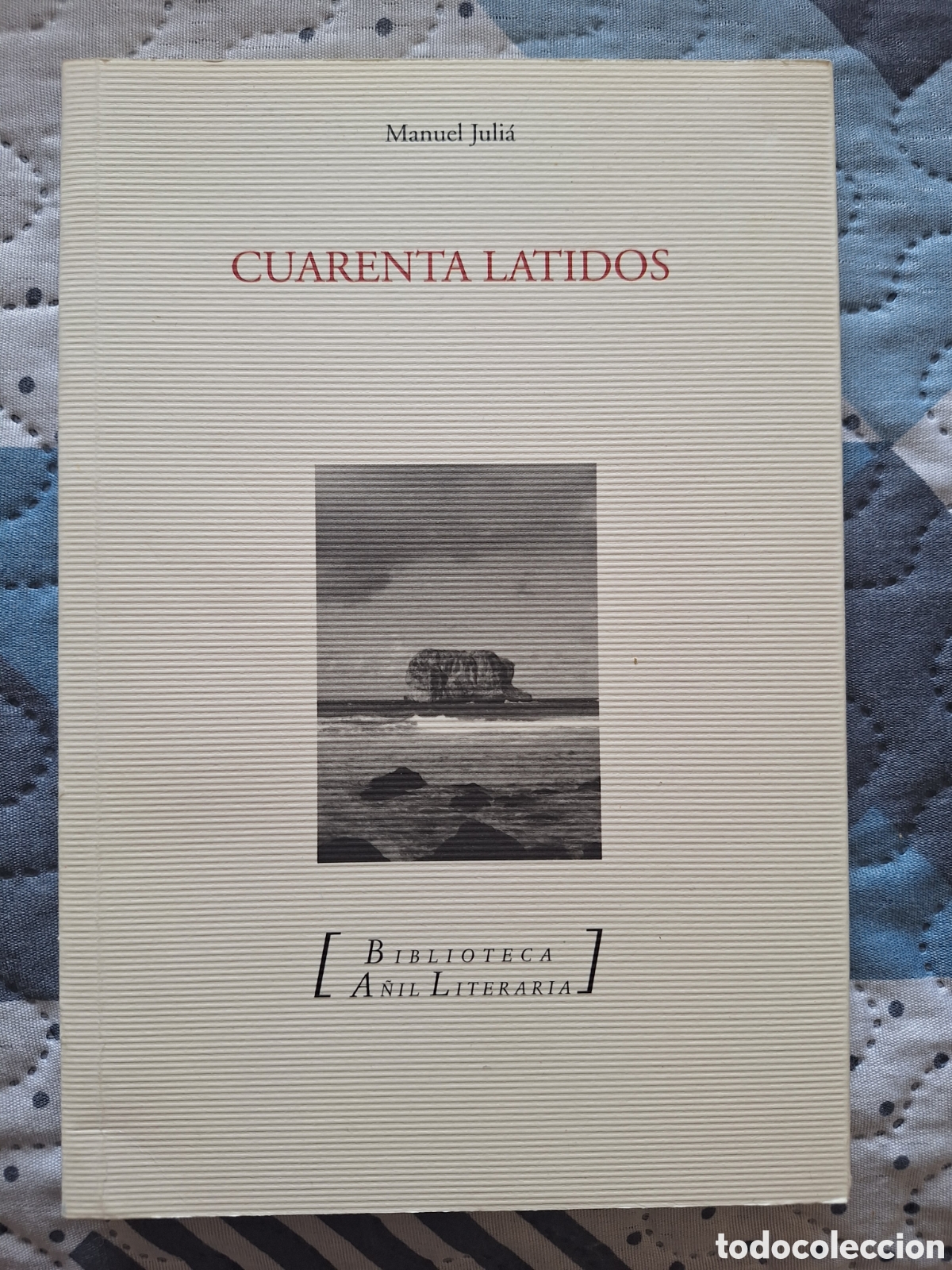 Libros de segunda mano: Libro &rdquo;Cuarenta latidos&rdquo; Manuel Juli&aacute; - Foto 1