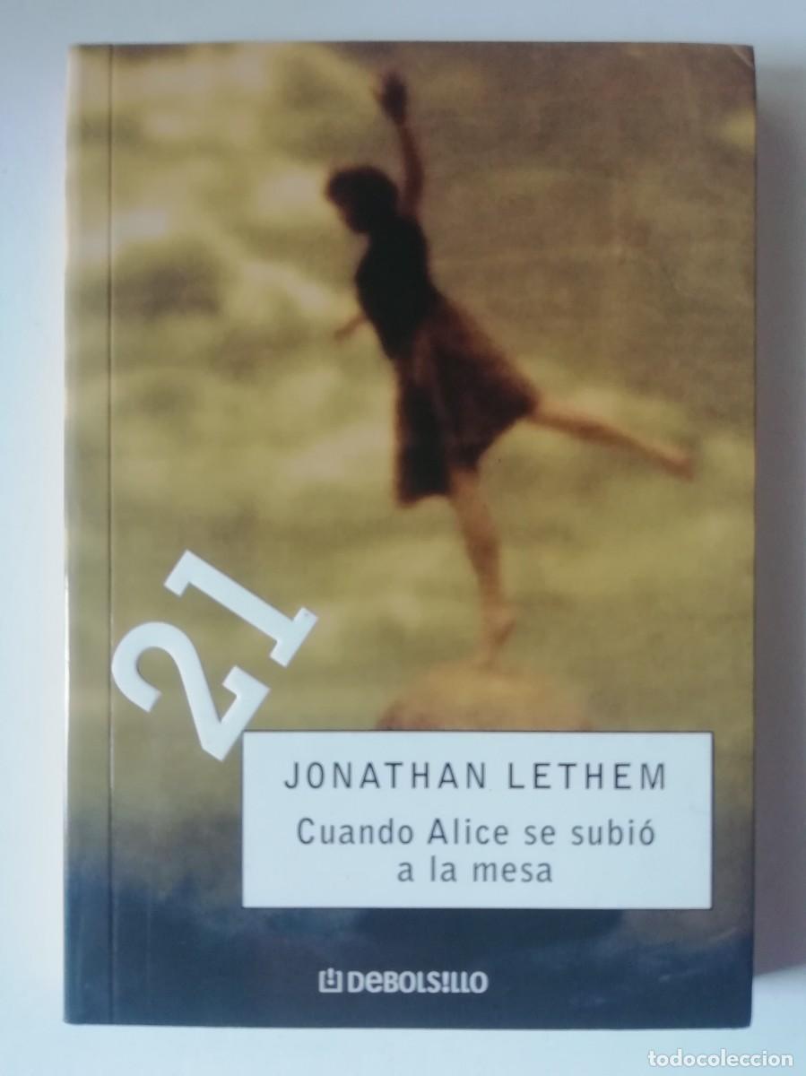 Libros de segunda mano: CUANDO ALICE SE SUBI&Oacute; A LA MESA - JONATHAN LETHEM - ED. DEBOLSILLO 2005
