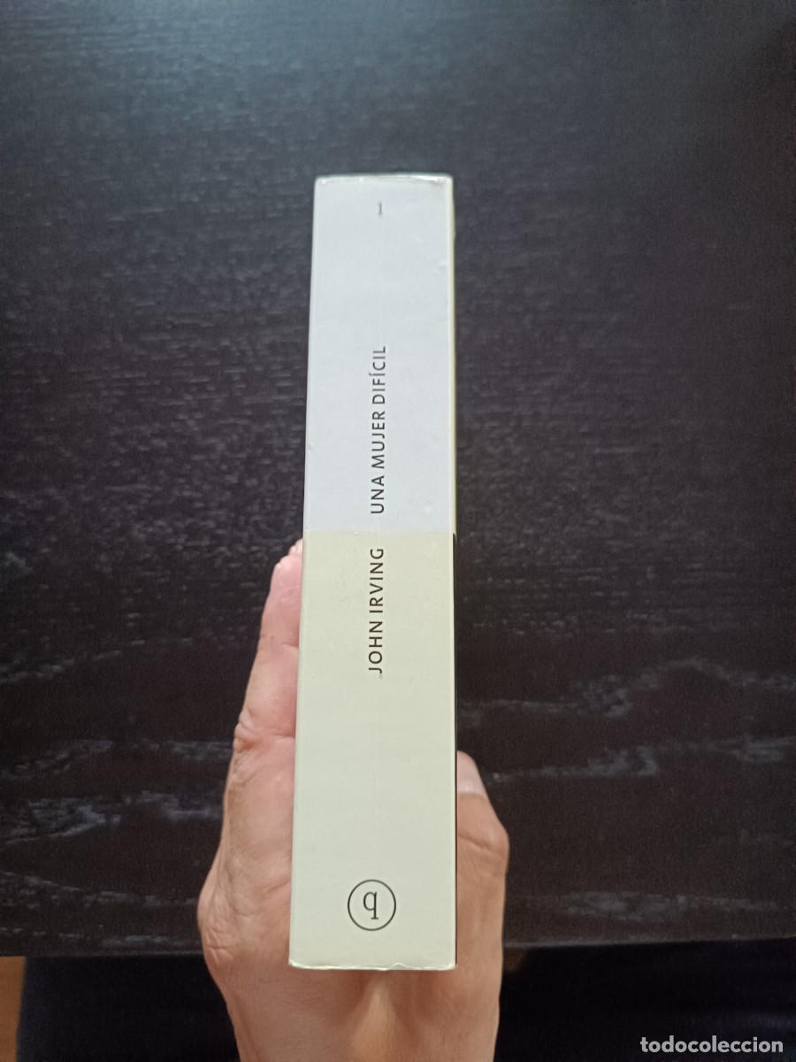 Libros de segunda mano: Una mujer dif&iacute;cil - John Irving - Foto 3