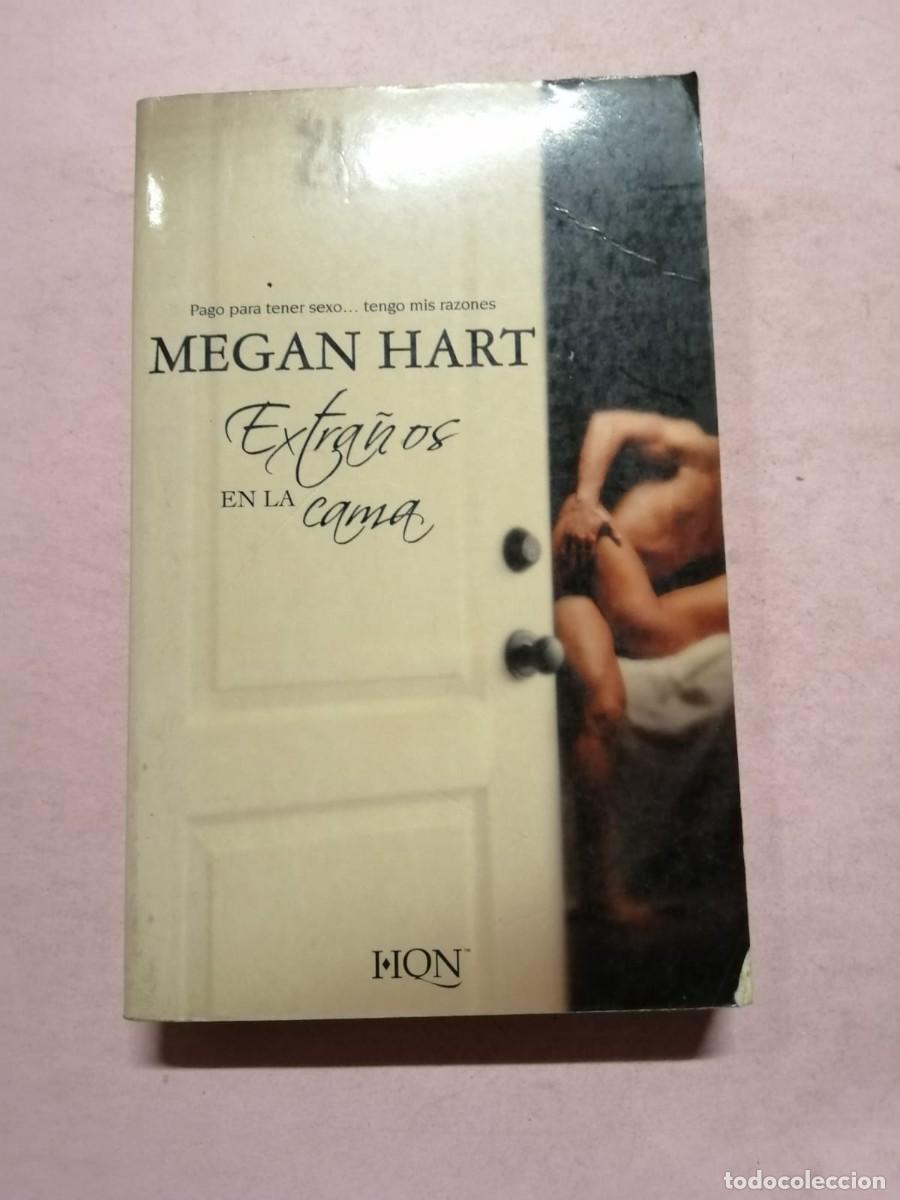 Libros de segunda mano: EXTRA&Ntilde;OS EN LA CAMA (MEGAN HART) - Foto 1