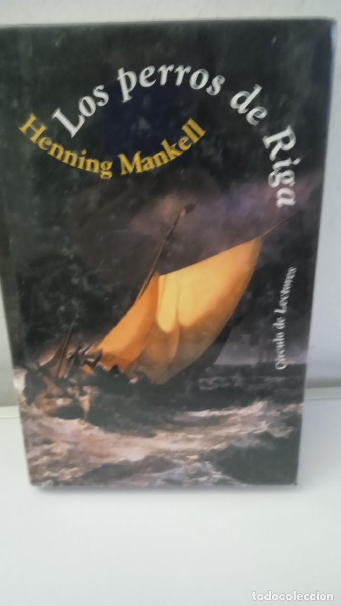 Libros de segunda mano: LOS PERROS DE RIGA Henning Mankell - Foto 1