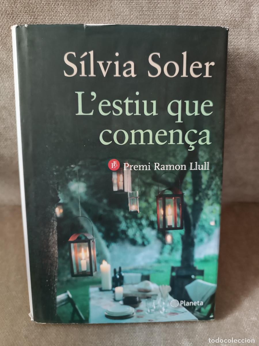 Libros de segunda mano: S&Iacute;LVIA SOLER - LESTIU QUE COMEN&Ccedil;A - PLANETA, 2013 - EN CATAL&Agrave; - Foto 1