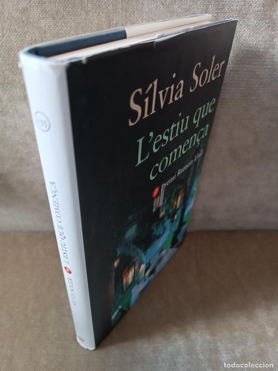 Libros de segunda mano: S&Iacute;LVIA SOLER - LESTIU QUE COMEN&Ccedil;A - PLANETA, 2013 - EN CATAL&Agrave; - Foto 2