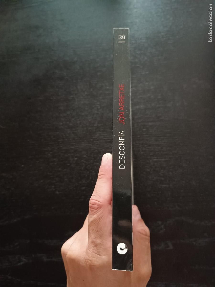 Libros de segunda mano: Desconf&iacute;a - Jon Arretxe. Erein - Foto 3