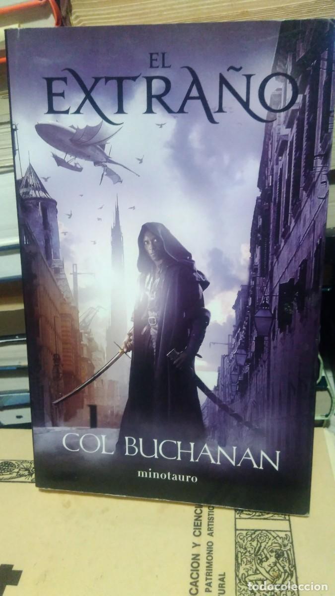 Libros de segunda mano: El extra&ntilde;o Col Buchanan minotauro - Foto 1