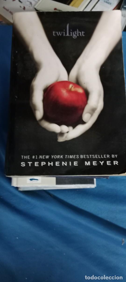 Libros de segunda mano: Twilight - MEYER, Stephenie LIBRO TOP-03 - Foto 1