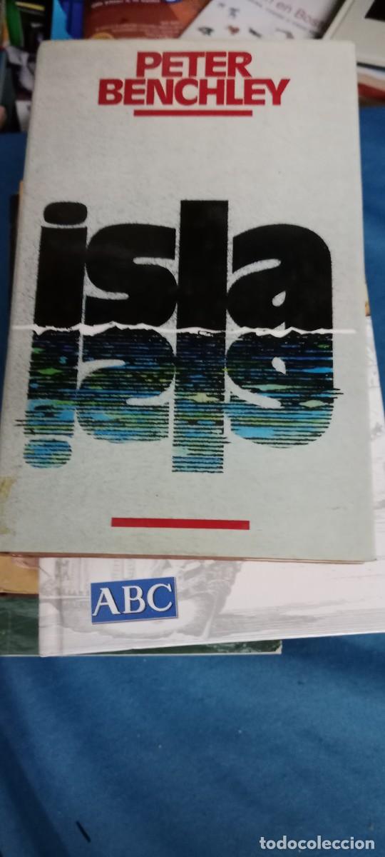 Libros de segunda mano: ISLA (PETER BENCHLEY) (C&Iacute;RCULO DE LECTORES) LIBRO TOP-10 - Foto 1