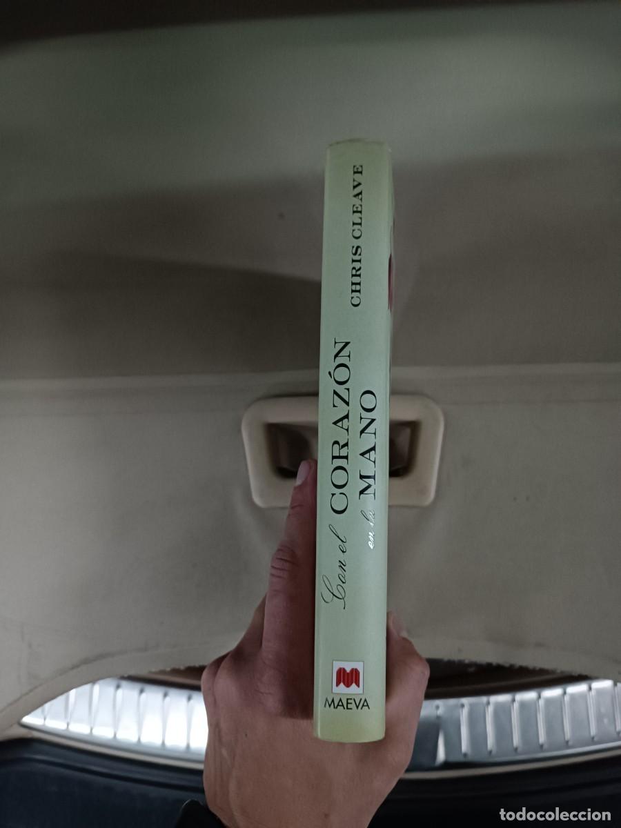 Libros de segunda mano: Con el coraz&oacute;n en la mano - Chris Cleave. Maeva - Foto 3