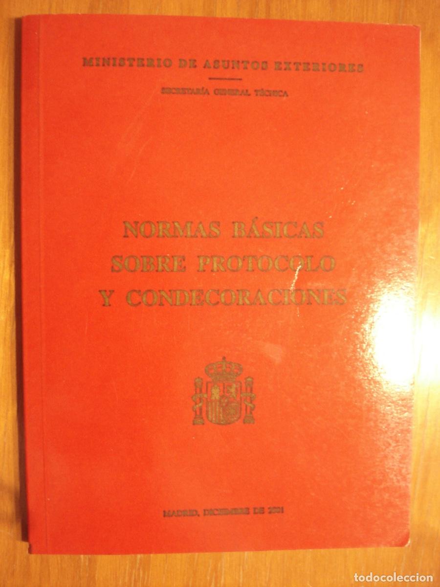 Libros de segunda mano: Libro Normas b&aacute;sicas sobre protocolo y condecoraciones - Foto 1