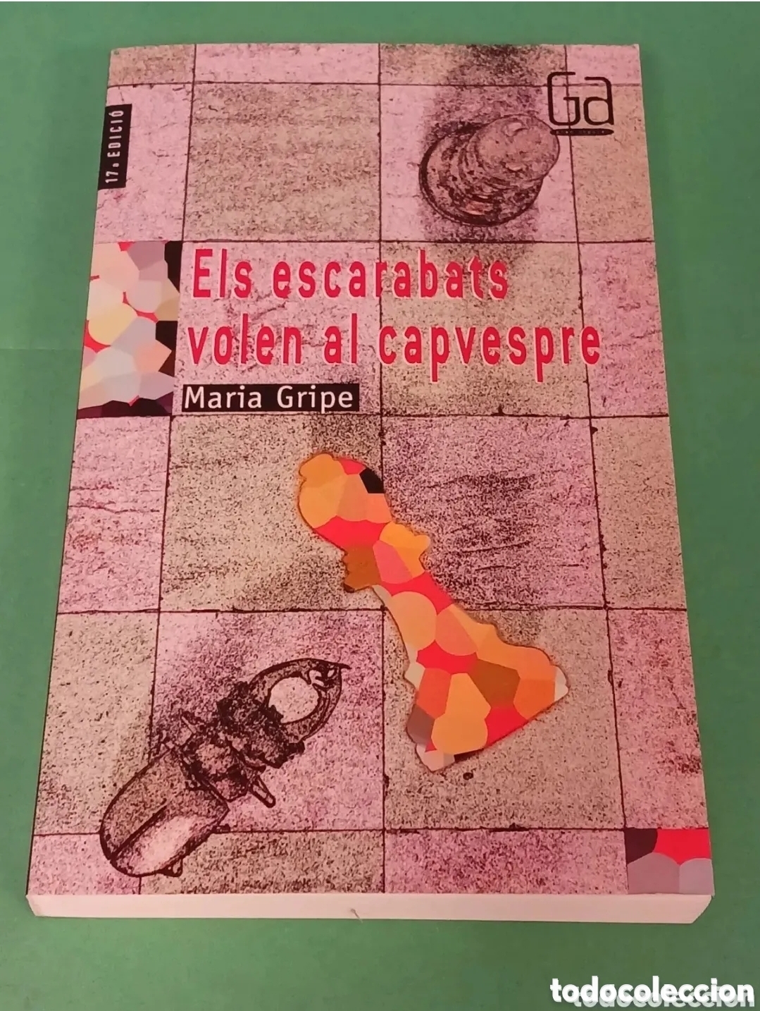 Gebrauchte B&uuml;cher: Els escarbats volen el capvespre