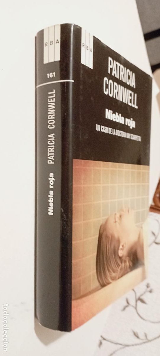 Libros de segunda mano: PLI - PATRICIA CORNWELL- NIEBLA ROJA, UN CASO DE LA DOCTORA KAY SCARPETA - 2001 1&ordf; EDICI&Oacute;N TAPA DURA