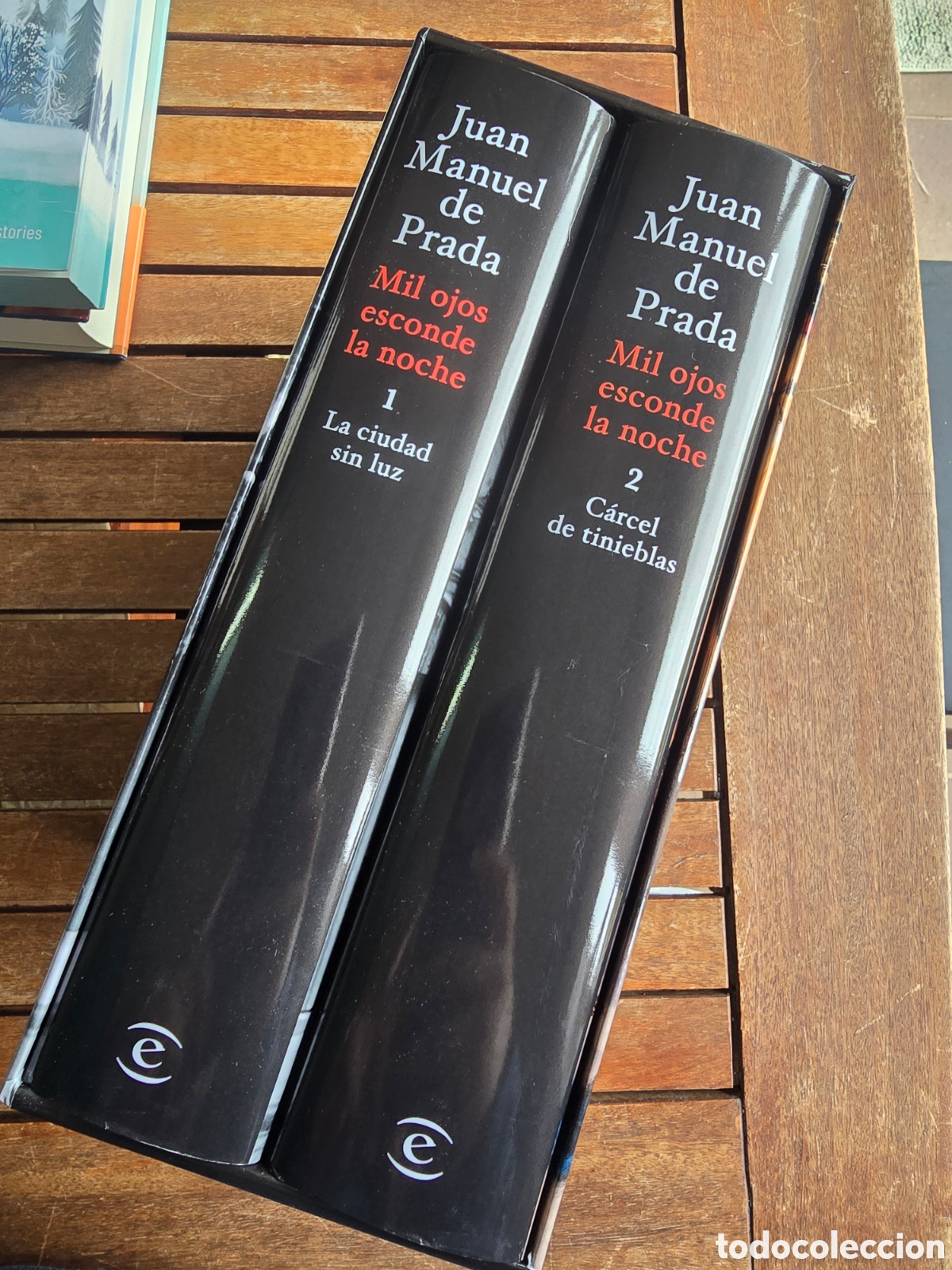 Libros de segunda mano: ESTUCHE MIL OJOS ESCONDE LA NOCHE Juan Manuel de Prada Editorial ESPASA CALPE 2025 novela