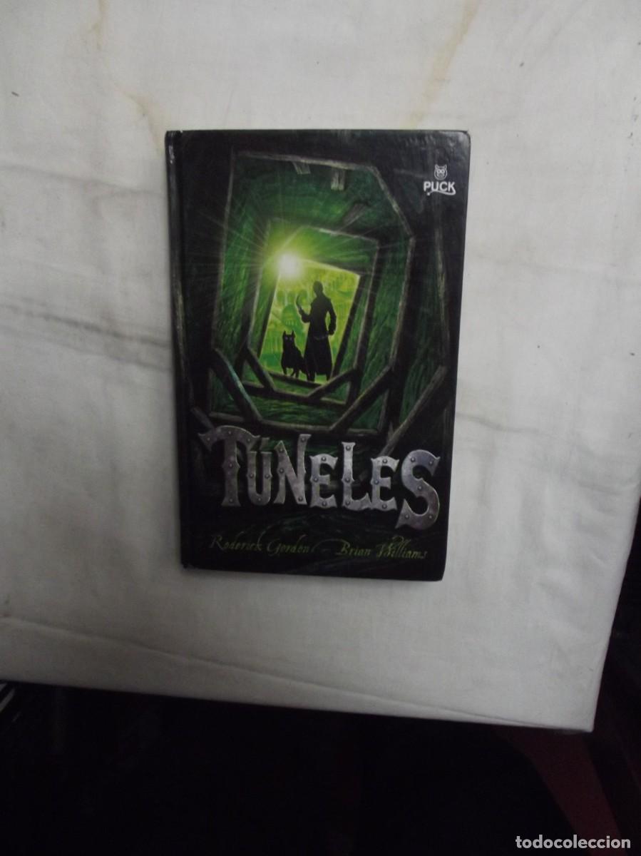 Libros de segunda mano: TUNELES DE RODERICK GORDON Y BRIAN WILLIAMS - Foto 1