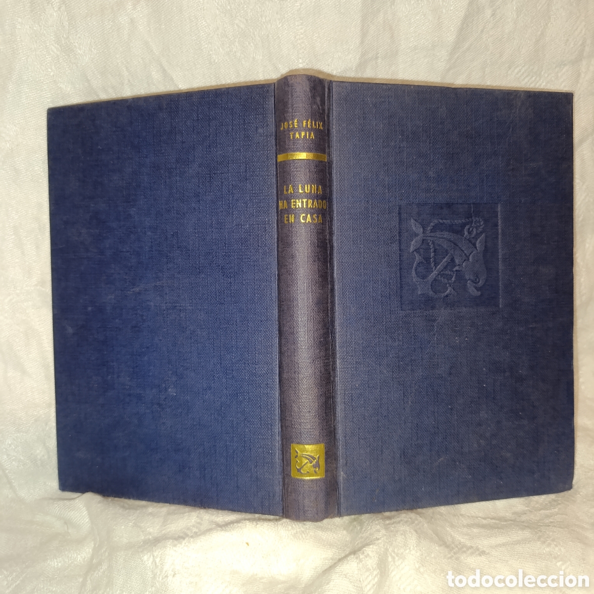 Libros de segunda mano: &rdquo;La luna ha entrado en casa&rdquo;&nbsp;del autor&nbsp;Jos&eacute; F&eacute;lix Tapia, ganador del Premio Nadal en 1945.