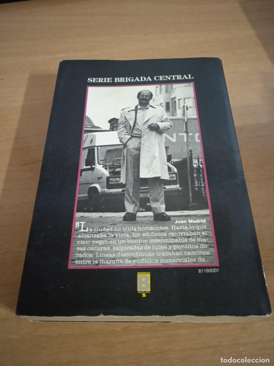 Libros de segunda mano: Libro Flores el gitano | Juan Madrid | 1989 - Foto 2