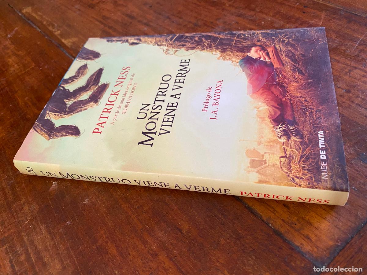 Libros de segunda mano: UN MONSTRUO VIENE A VERME, PATRICK NESS, NUBE DE TINTA, 2016 PR&Oacute;LOGO J.A.BAYONA
