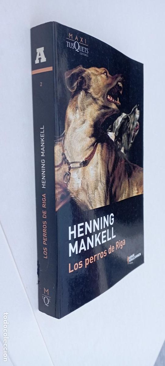 Libros de segunda mano: PLI - HENNING MANKELL - LOS PERROS DE RIGA - SERIE WALLANDER - MAXI TUSQUEST 2008 1&ordf; EDICI&Oacute;N