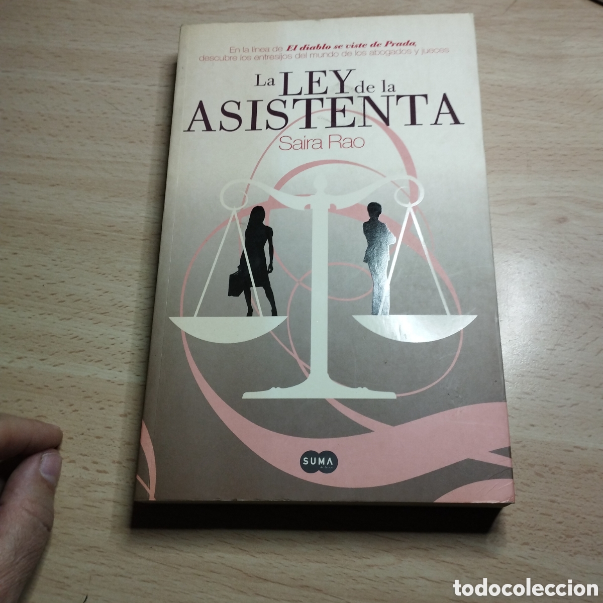 Libros de segunda mano: La ley de la asistenta. Saira Rao. 2008. Suma 1&ordf; Edici&oacute;n