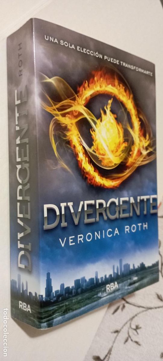 Libros de segunda mano: PLI - DIVERGENTE - VER&Oacute;NICA ROTH - NUEVO - 1&ordf; EDICI&Oacute;N 2011 - RBA MOLINO -