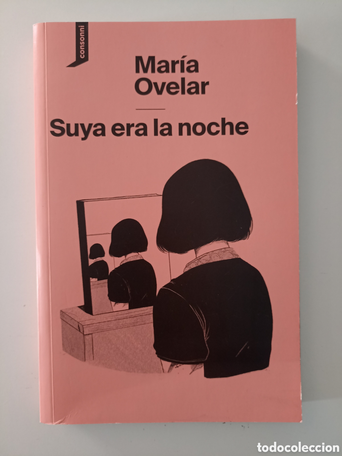 Libros de segunda mano: DEDICADO POR AUTORA Mar&iacute;a Ovelar - Suya era la noche (Consonni, 2024) Feminismo, MeToo