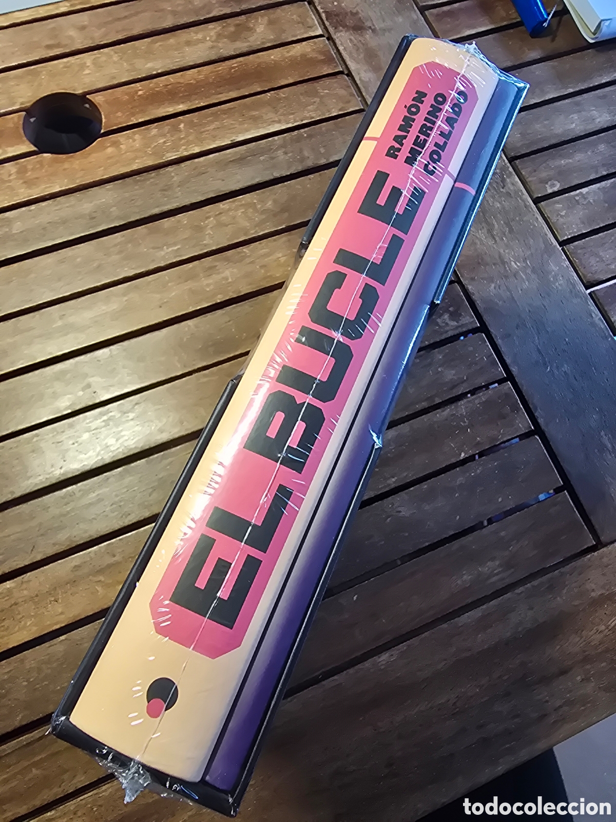 Libros de segunda mano: ESTUCHE EL BUCLE RAM&Oacute;N MERINO COLLADO Editorial TEMAS HOY 2025 NOVELA INTERCATIVA