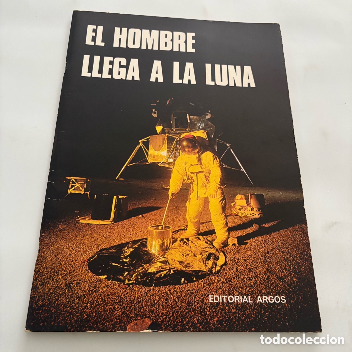 Libros de segunda mano: LIBRO EL HOMBRE LLEGA A LA LUNA EDITORIAL ARGOS 1969