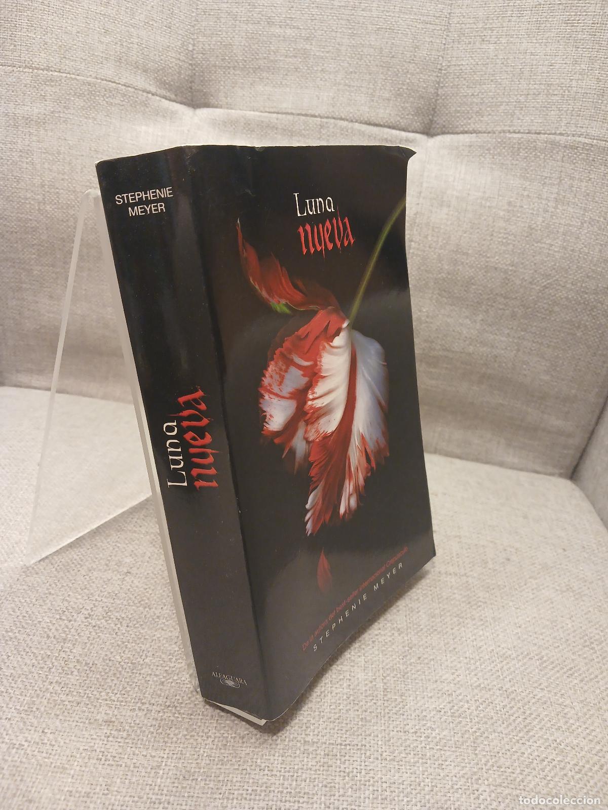 Libros de segunda mano: Luna nueva - Stephenie Meyer - Foto 2