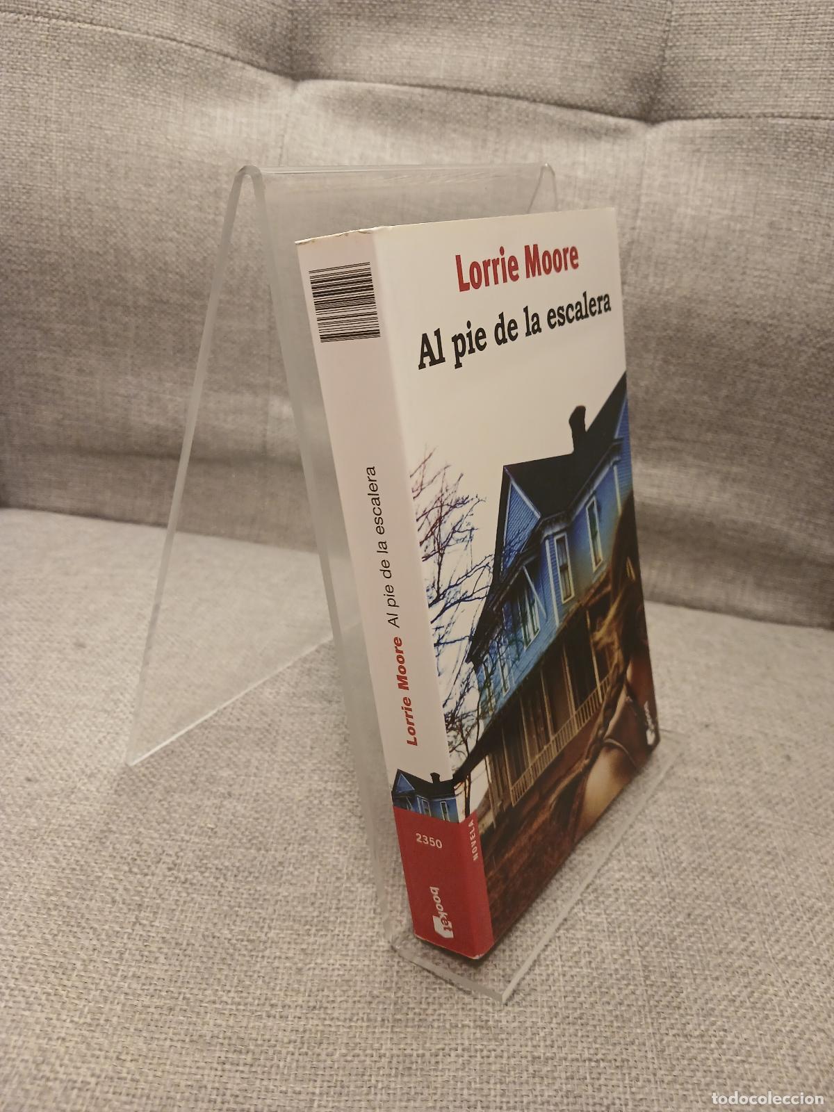 Libros de segunda mano: Al pie de la escalera - Lorrie Moore - Foto 2