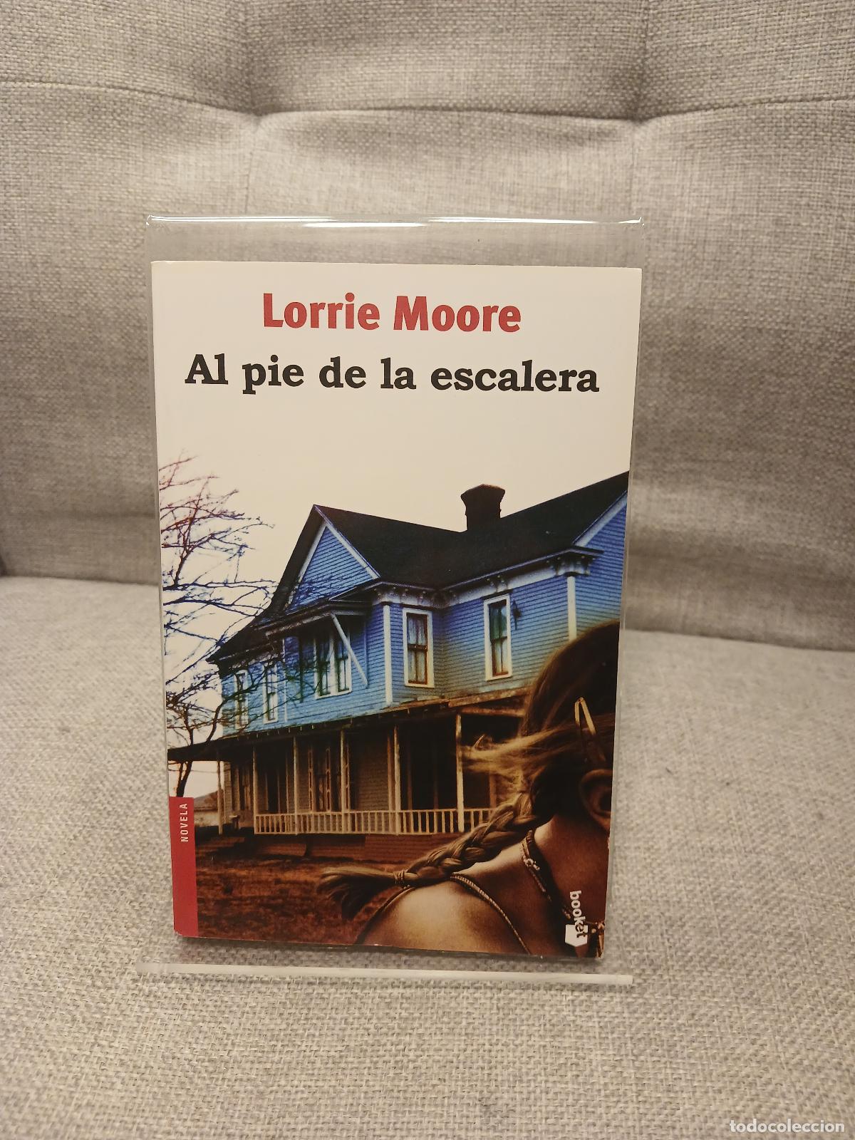 Libros de segunda mano: Al pie de la escalera - Lorrie Moore - Foto 1