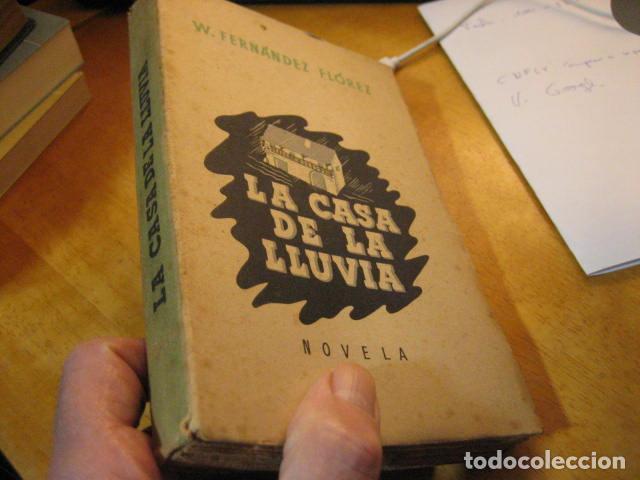 Libros de segunda mano: La casa de la lluvia. Wenceslao Fernandez Fl&oacute;rez. Luz de luna. La familia Golmar Intonso