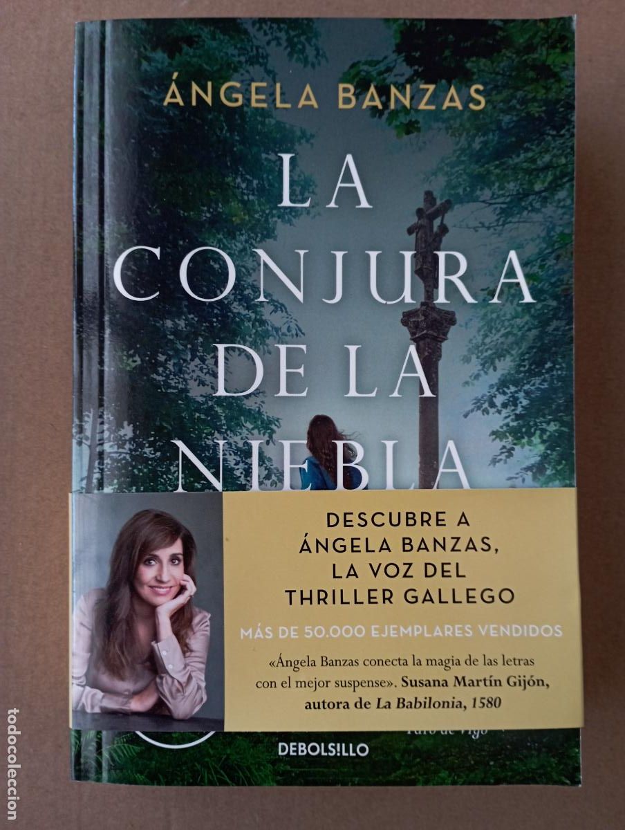 Libros de segunda mano: PLI - LA CONJURA DE LA NIEBLA - &Aacute;NGELA BANZAS - 1&ordf; EDICI&Oacute;N 2024 - COMO NUEVO