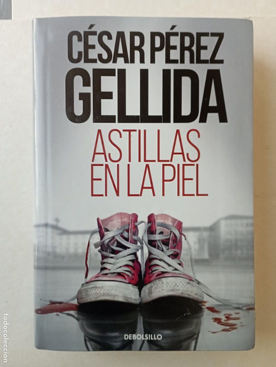 Libros de segunda mano: PLI - ASTILLAS EN LA PIEL - C&Eacute;SAR P&Eacute;REZ GELLIDA - 1&ordf; EDICI&Oacute;N 2022 LIBRO COMO NUEVO